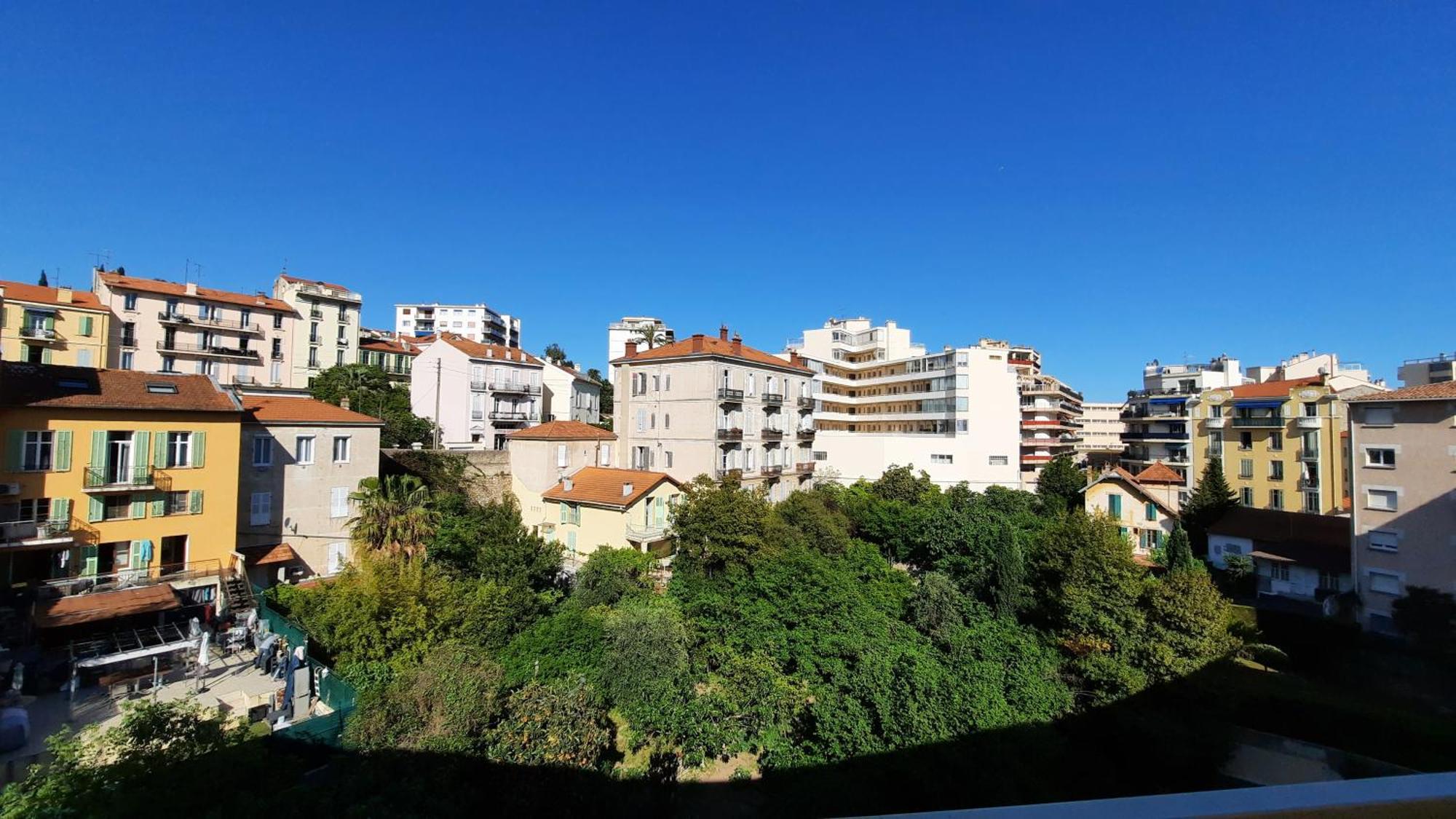 Sunny Mercury - Room In Apartment Cannes Luaran gambar