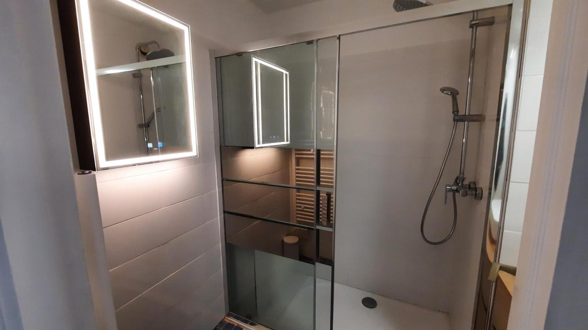 Sunny Mercury - Room In Apartment Cannes Luaran gambar
