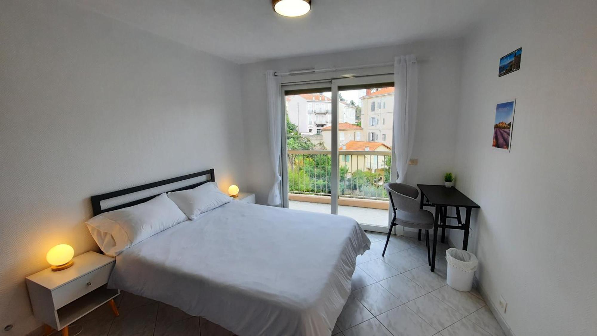 Sunny Mercury - Room In Apartment Cannes Luaran gambar